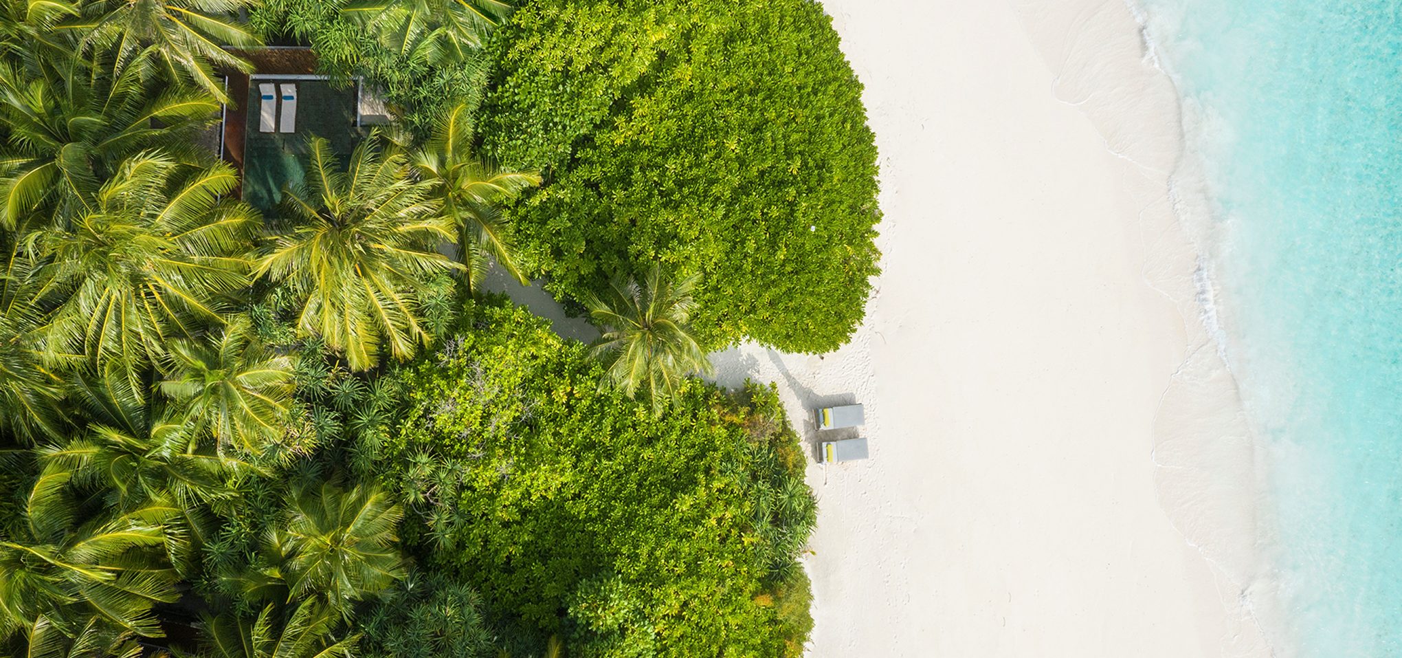 Anantara_Kihavah_Guest_Room_Beach_Pool_Villa_Aerial_View-5250x3203-1-aspect-ratio-2040-957